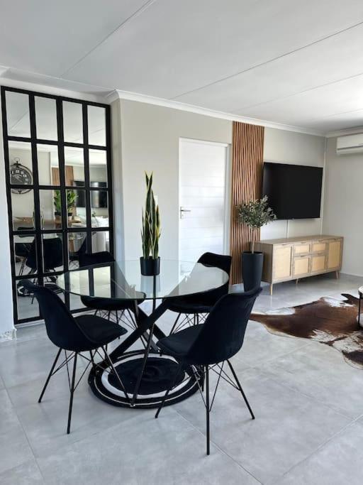Apartment Monte Serrat Views - Spacious 1 Bedroom *